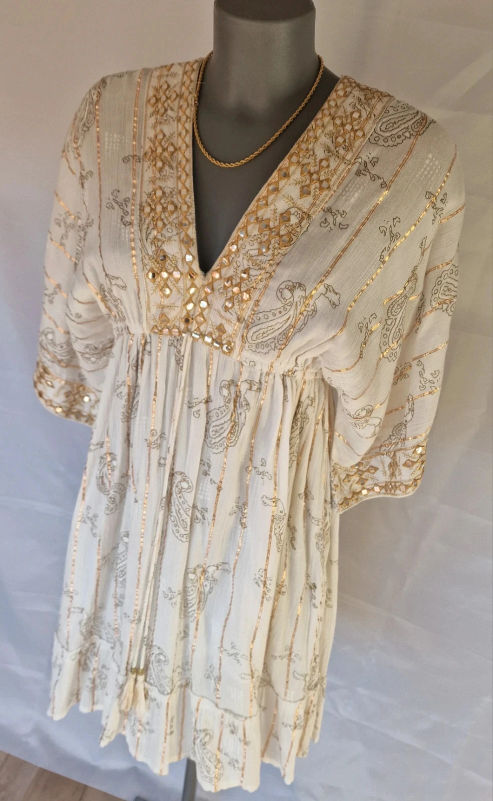 Robe bohème blanche et dorée – détails brodés – taille 36/38 – photo 3